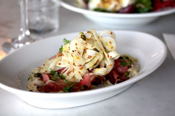 Rosbief met remoulade en venkelsalade van Buffet van Odette