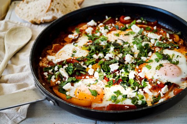 Shakshuka met feta en verse kruiden