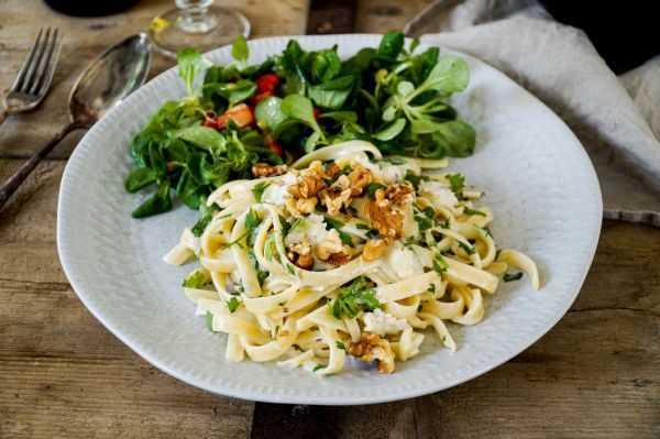 Pasta fresine met gorgonzola, walnoot en peterselie