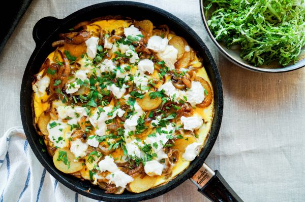 Zoete uientortilla met geitenkaas