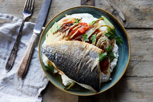 Zeebaars met polenta, venkel en tomaat