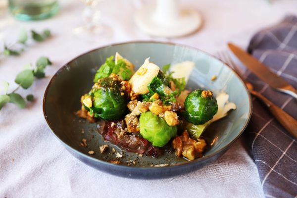 Spruitenstronk met kastanjes, druiven tartaar en beurre noisette