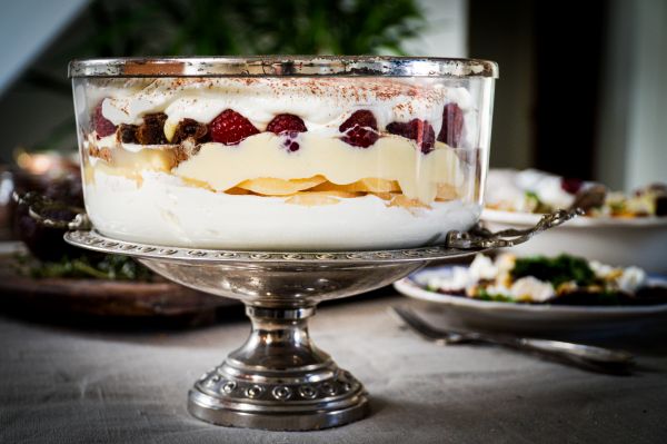 Boerentrifle met peer, frambozen en brownie van Waldo