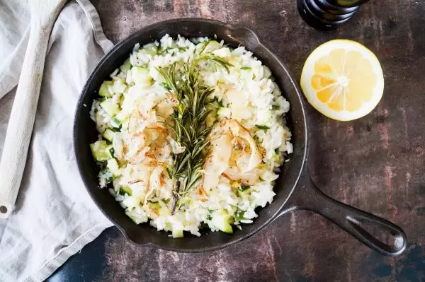 Romige risotto met lardo, rozemarijn en Parmezaanse kaas