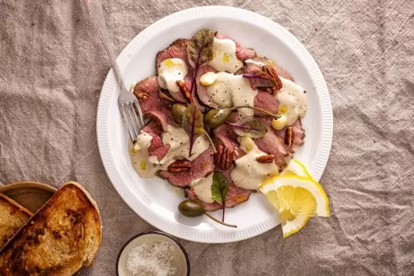 Foodies | Vitello tonnato met appelkappertjes